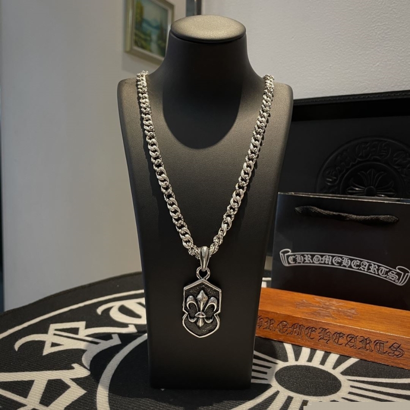 Ch**me He**ts necklaces